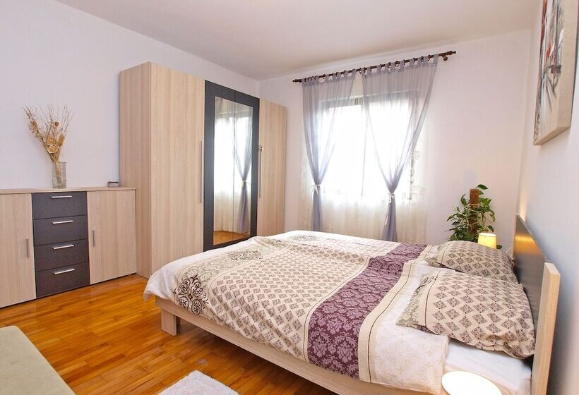 Apartment 946