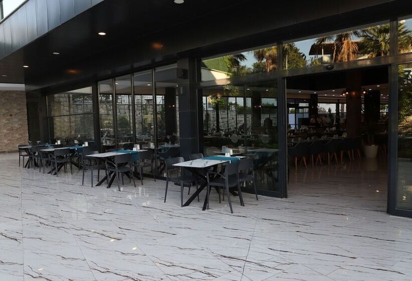 Maril Beach & Spa Hotel