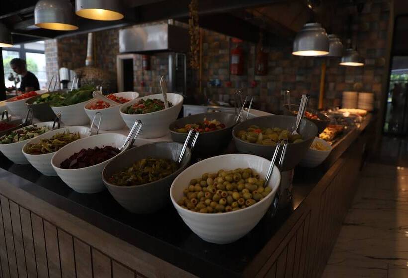 Maril Beach & Spa Hotel