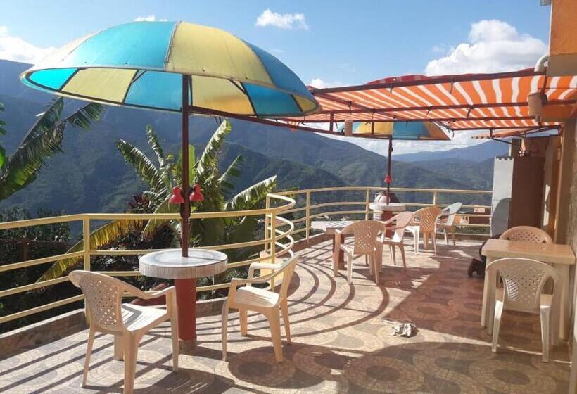 پانسیون Hostal Kurmi   Coroico