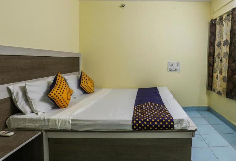 Отель Spot On 62662 Shree Varai Krupa Guest House