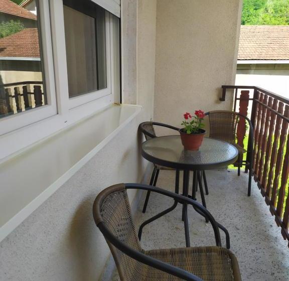 هاستل Apartment   Jona