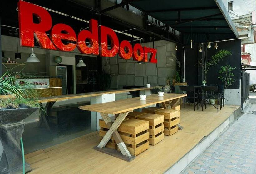 פנסיון Reddoorz Near Alun Alun Madiun