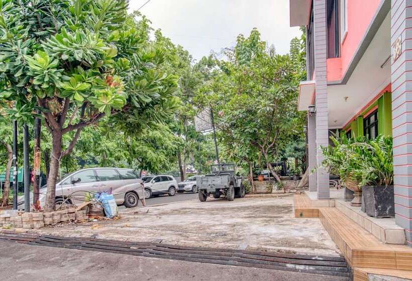 پانسیون Reddoorz Near Taman Mini Jakarta