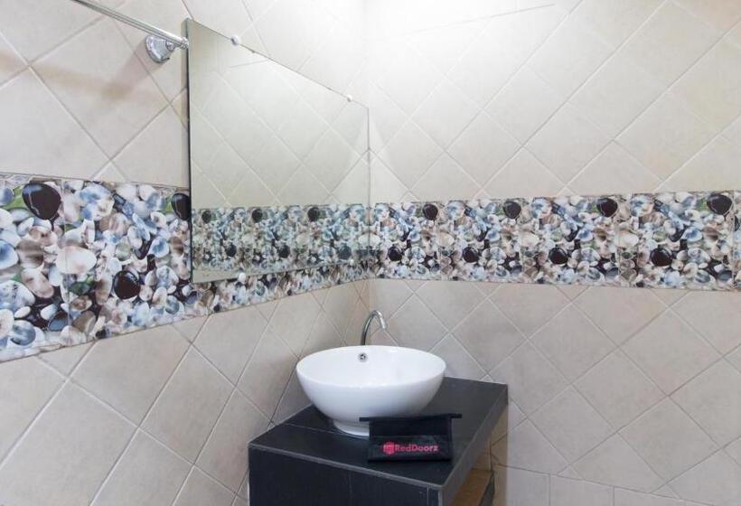 فندق Reddoorz At Teofila Lodge