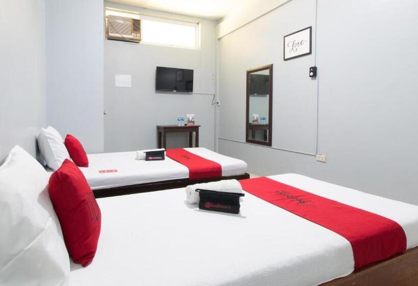 فندق Reddoorz At Teofila Lodge