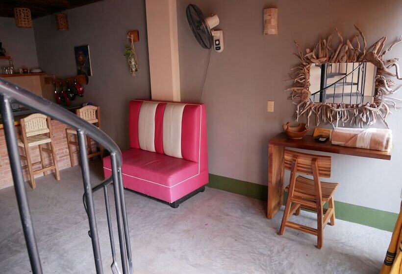 Madre Tierra Hotel & Coworking & Hostal