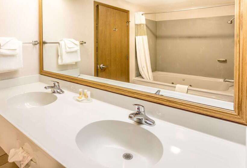 Отель Days Inn By Wyndham Tiffin