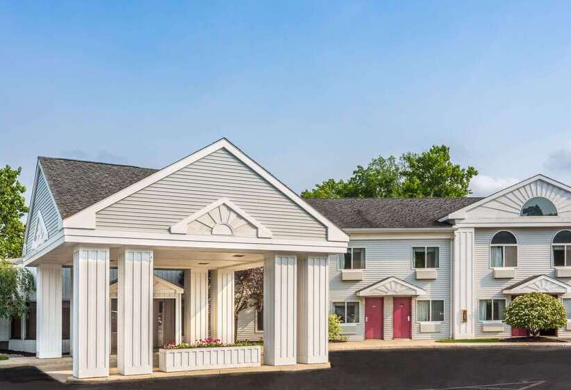 Отель Days Inn By Wyndham Tiffin