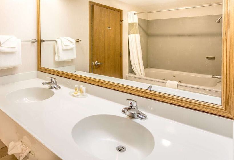 Отель Days Inn By Wyndham Tiffin
