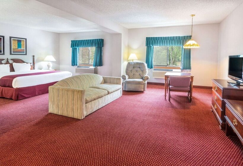 Отель Days Inn By Wyndham Tiffin