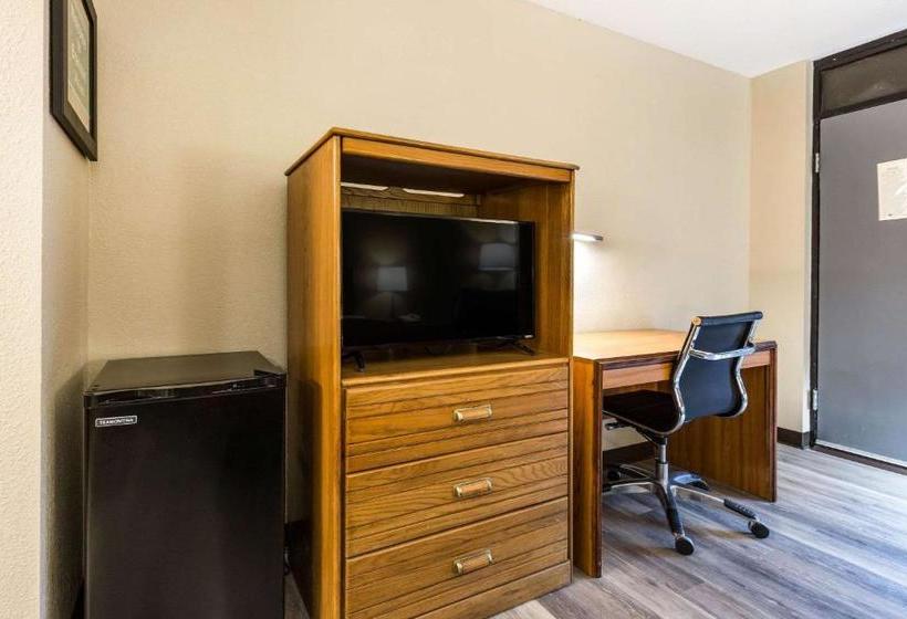 فندق Econo Lodge Inn & Suites Branson Shepherd Of The Hills Expy