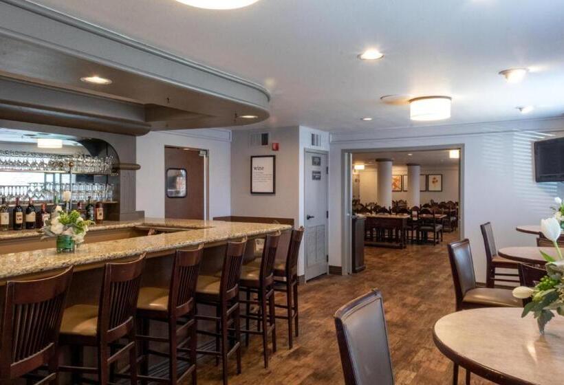 فندق Oxford Suites Chico