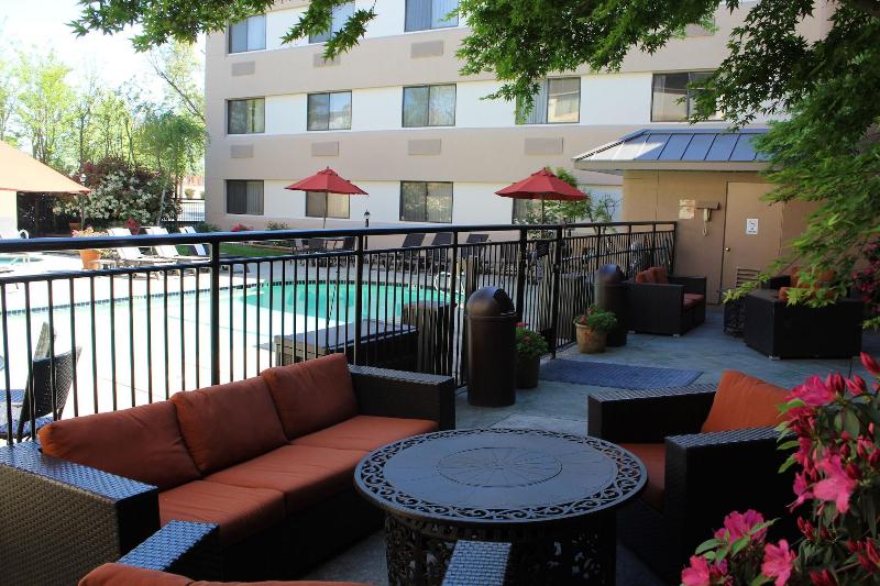 فندق Oxford Suites Redding