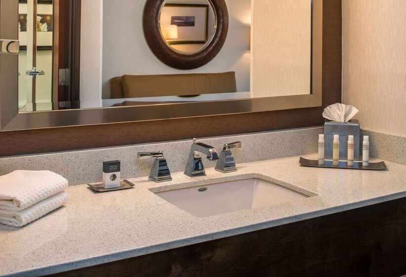 فندق Doubletree By Hilton Salem
