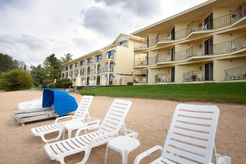 هتل Pointes North Beachfront Resort