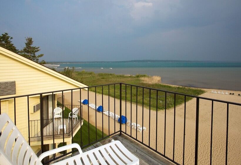 هتل Pointes North Beachfront Resort