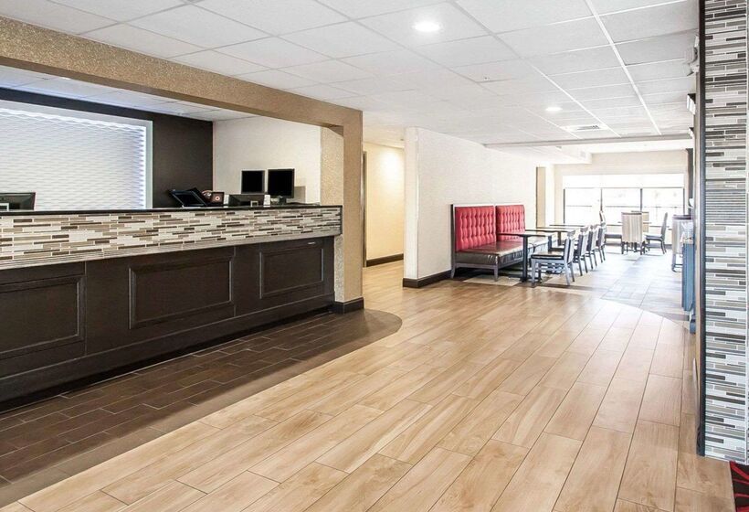 هتل Spark By Hilton Tuscaloosa University