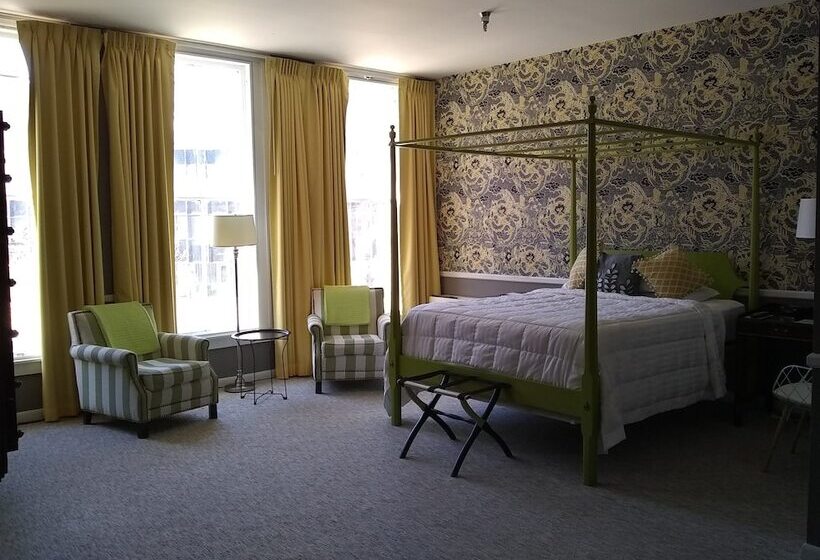בית מלון כפרי The Charles Inn At Vacationland Inns