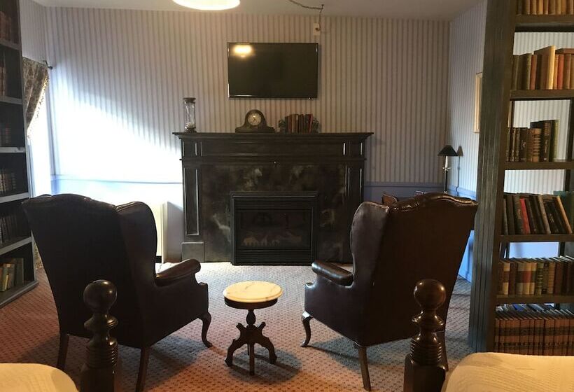 בית מלון כפרי The Charles Inn At Vacationland Inns