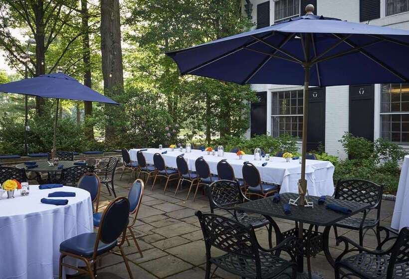 Отель Nittany Lion Inn