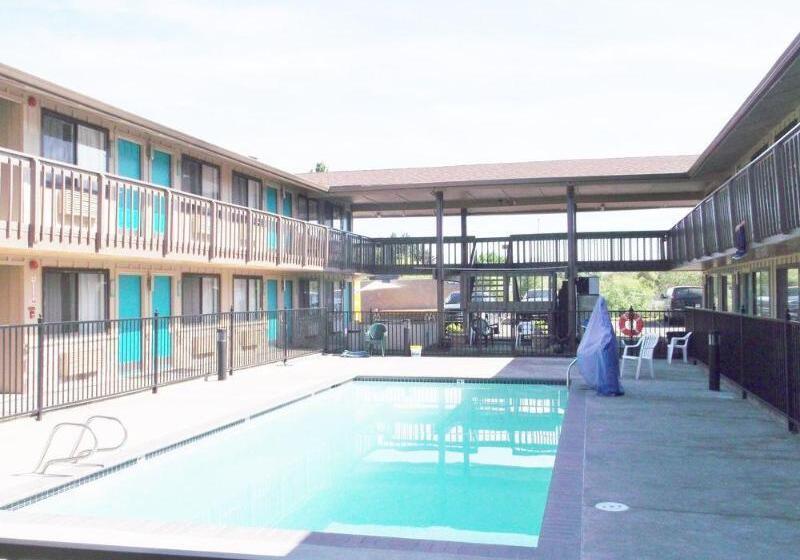 فندق على الطريق Pepper Tree Inn