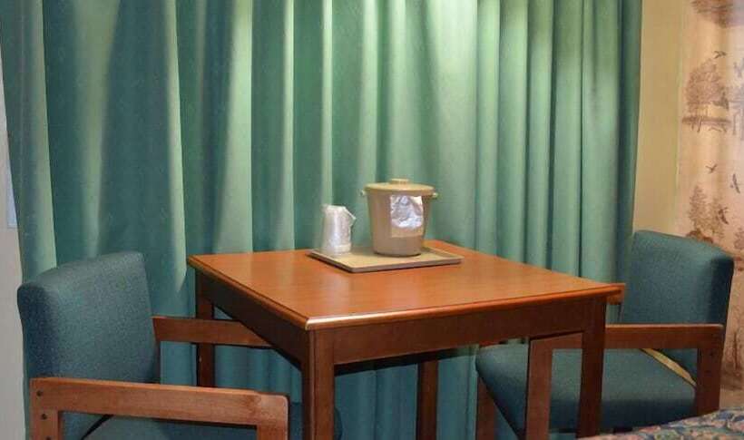 Paramount Motel