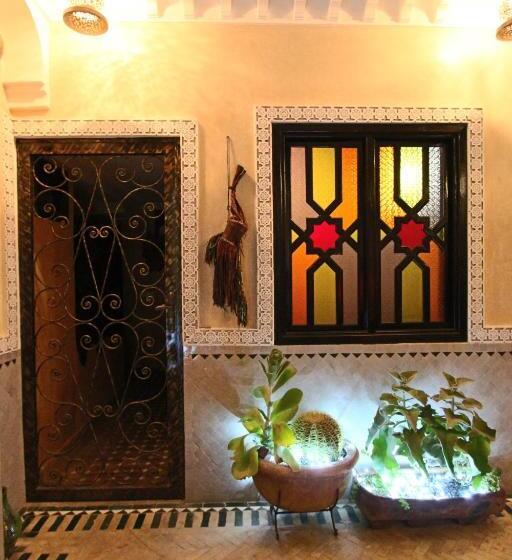 تختخواب و صبحانه Riad Makene Mouchkill