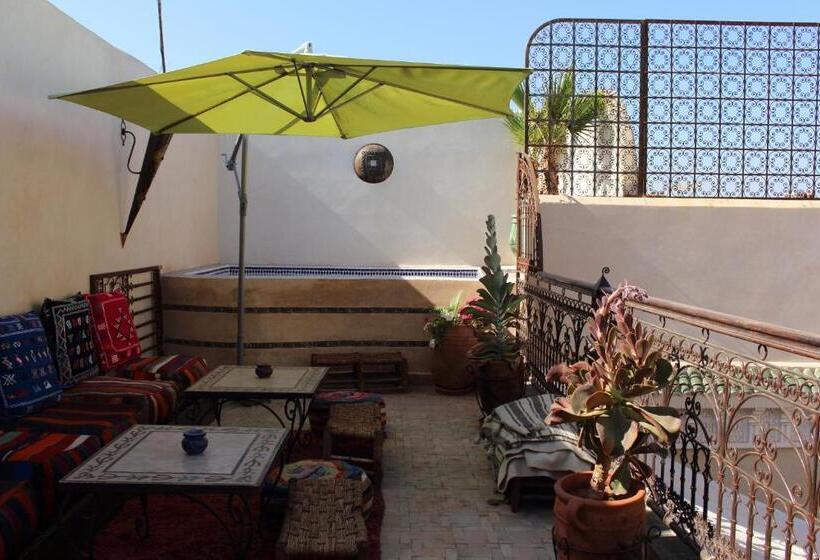 تختخواب و صبحانه Riad Makene Mouchkill