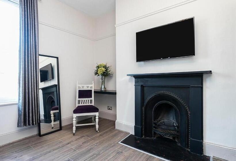 Pages Hotel And Guesthouse