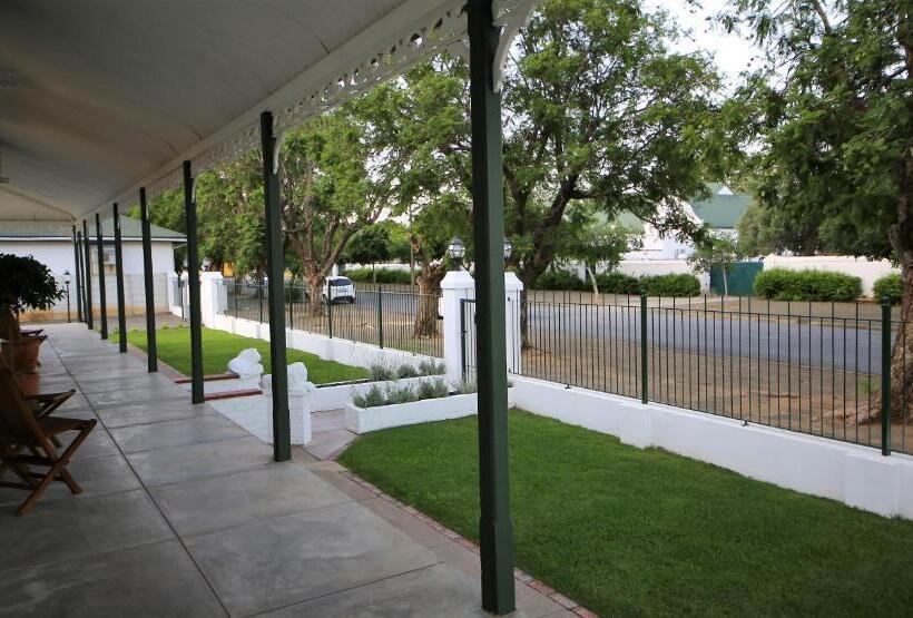 פנסיון Victorian Square Guesthouse