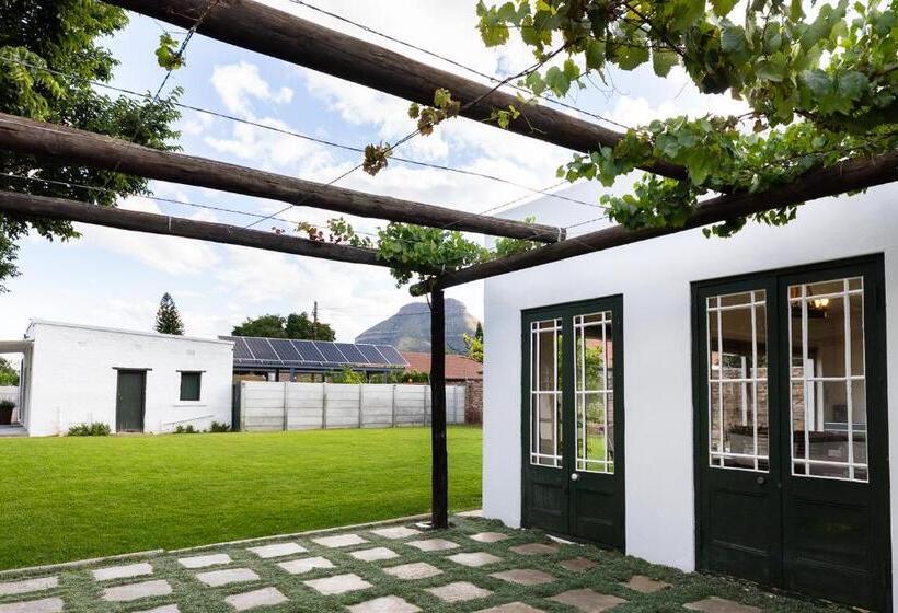 פנסיון Victorian Square Guesthouse