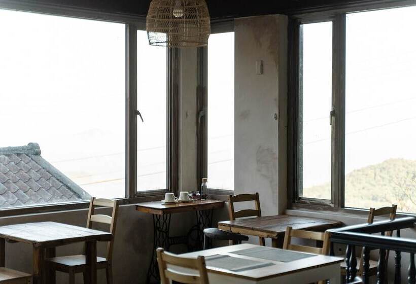 تختخواب و صبحانه Mountain Traveler Inn