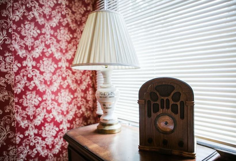 Brownsville Road House Bed & Breakfast