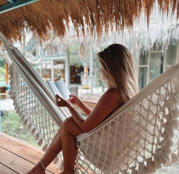 هتل Captain Goodtimes