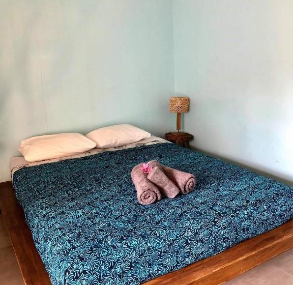 هتل Captain Goodtimes