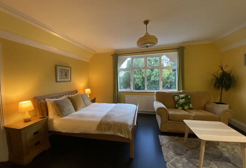 פנסיון Harlestone Retreat  Adults Only