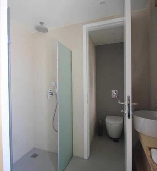 تختخواب و صبحانه L Anima Boutique Suites