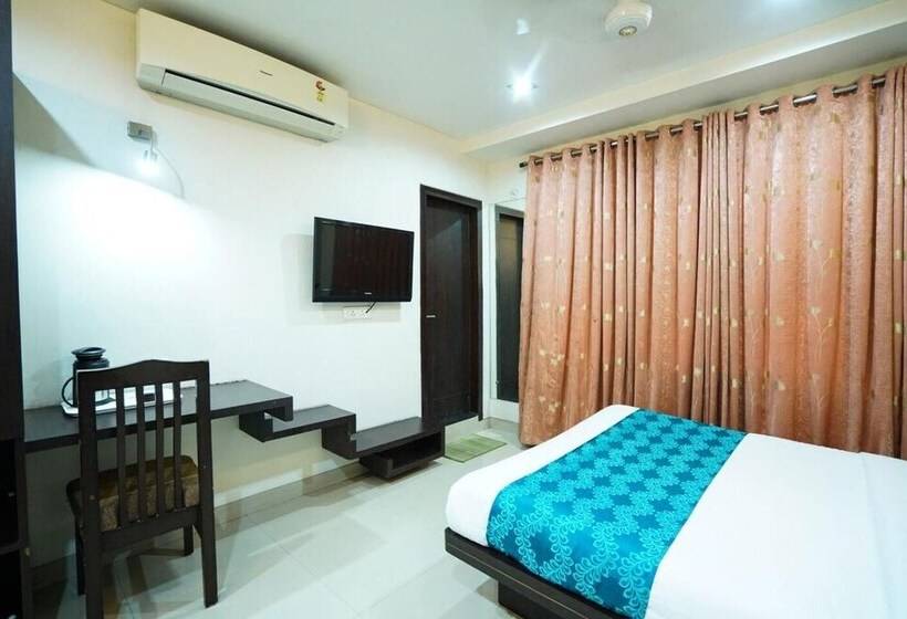 ホテル Aarya Inn