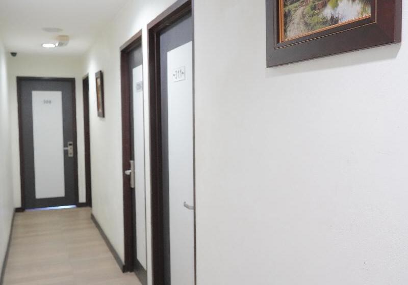 هتل Utama Inn By Oyo Rooms