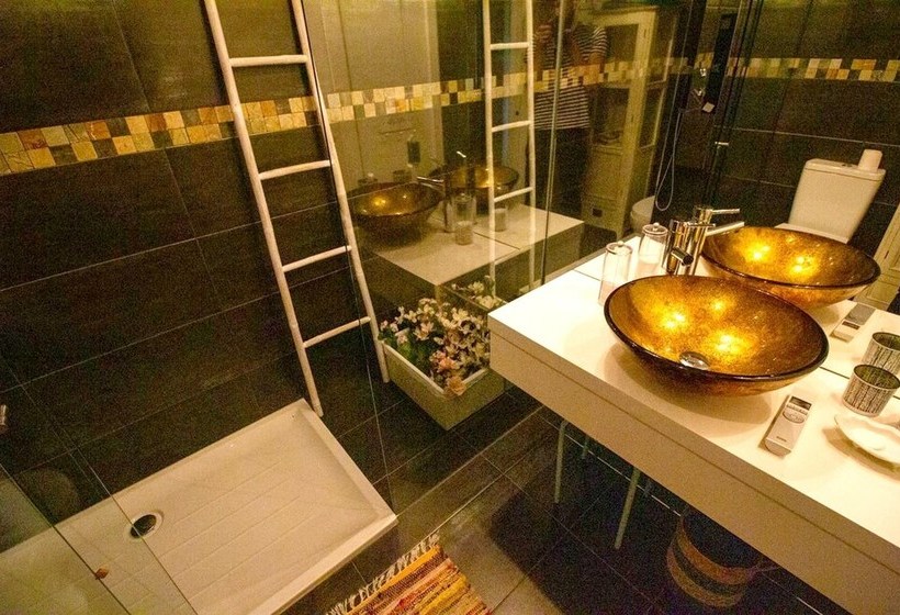 3 Bedrooms House With Enclosed Garden And Wifi At Gondiaes