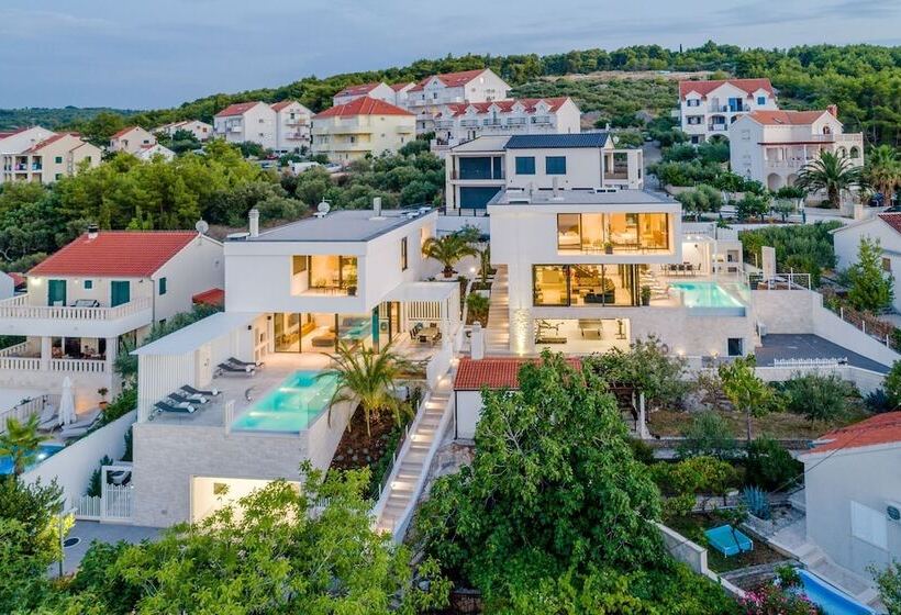 Luxury Villa Soleil With Swimming Pool