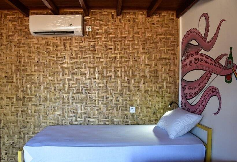 Mad Monkey Gili Trawangan   Hostel