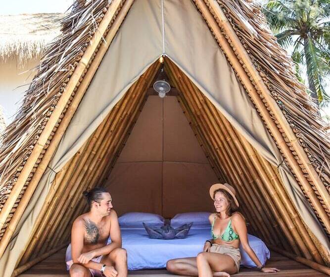 Mad Monkey Gili Trawangan   Hostel