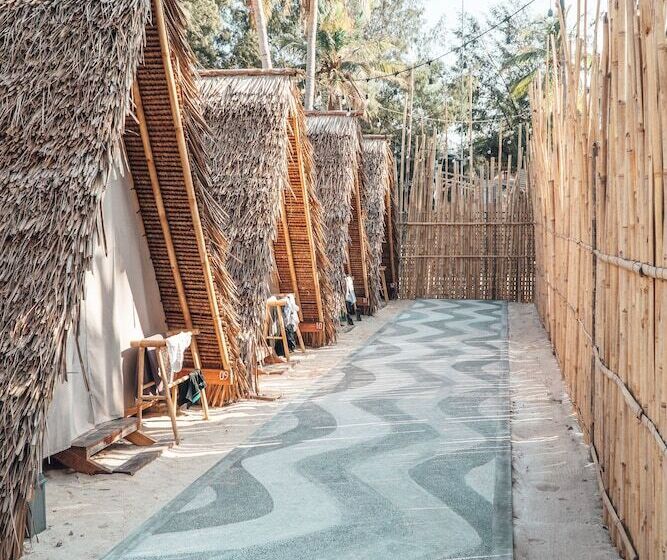 Mad Monkey Gili Trawangan   Hostel