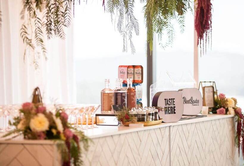 هتل Mercure Canberra Belconnen