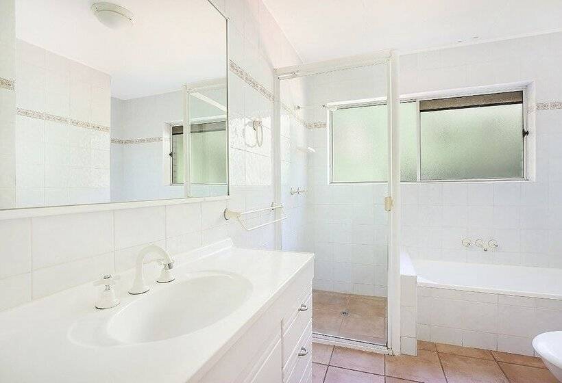 Amazing Waterfront Views Sunshine Coast H330