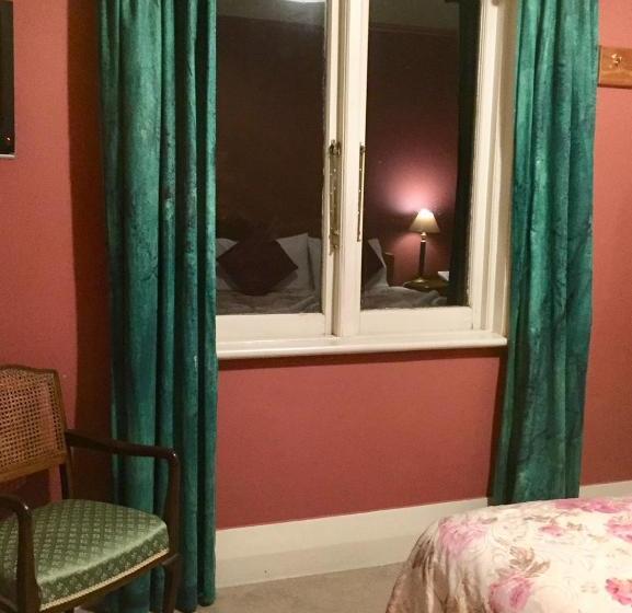 هتل Albatross Inn Bed & Breakfast