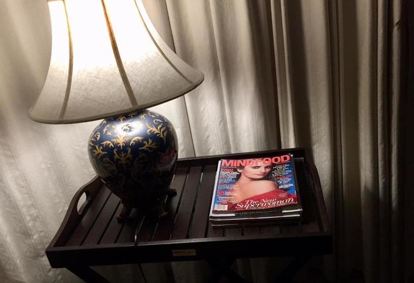 هتل Albatross Inn Bed & Breakfast