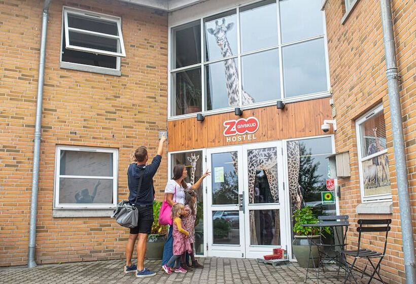 هتل Givskud Zoo Hostel
